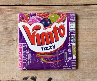 Skurrile umweltfreundliche Bierdeckel, Getränkeuntersetzer, Handarbeit aus Upcycling Vimto Dose