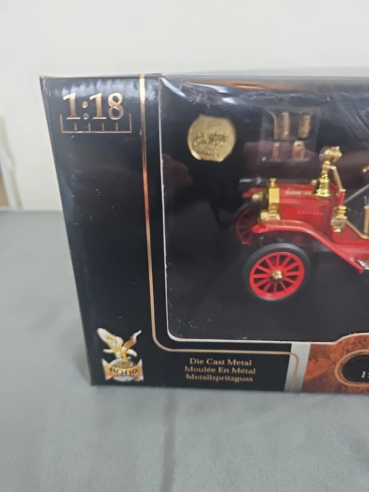 Camión de bomberos Ford Modelo T 1914 Signature Series enchapado en 24 k y madera real 1/18 NUEVO Foto 2 de 4