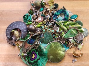 260.5g Green Mismatched Earrings Lot Singles Repair Craft Jewelry Mixed Media