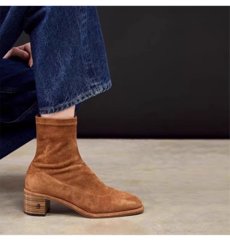 Botas para mujer The Row de gamuza punta cuadrada tacón ancho tacón medio