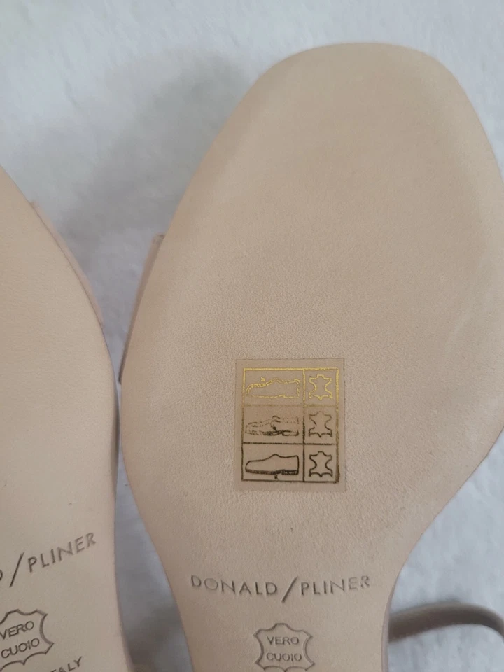 Donald J Pliner Women's Size 7.5 suede sandal slingback  heel nude 842 - Image 4 of 4