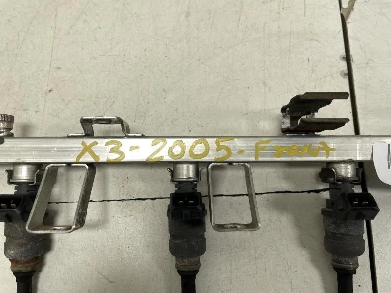 BMW X3 E83 2005 riel inyector de combustible con inyectores OEM+ Foto 3 de 4