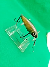 vintage fishing lure a dark and light green cisco kid lure with leader,