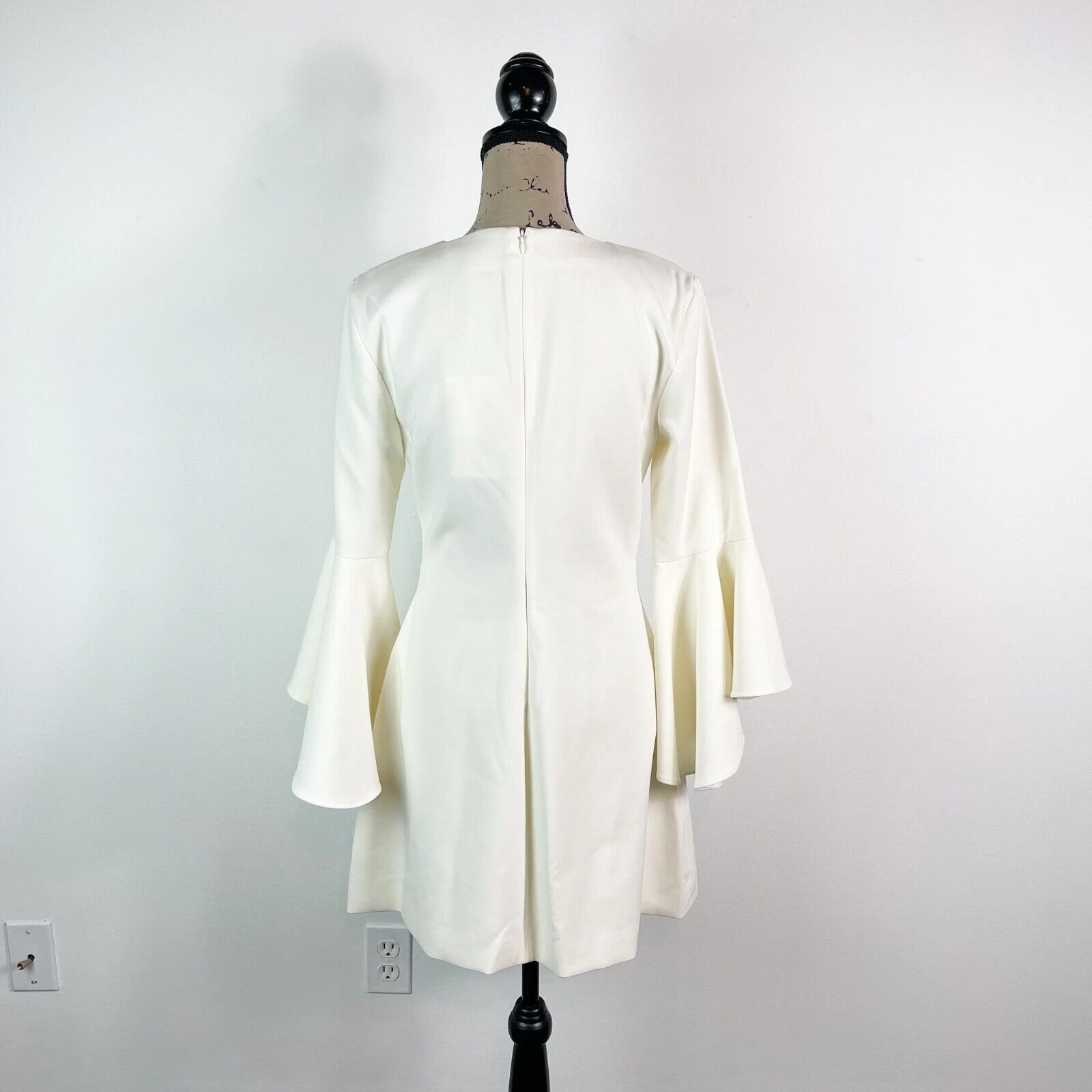 OFF WHITE Mini abito girocollo Mallory probabilmente nuovo con etichette bianco sporco manica a balza taglia 8