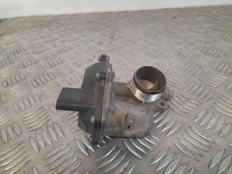 Carrocería del acelerador Audi A3 Mk3 2012-2020 04L131501C Foto 3 de 4