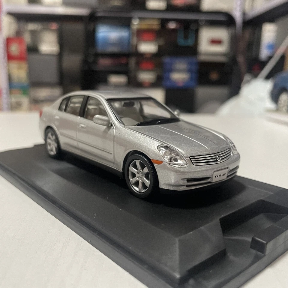 1:43 Autorozza Nissan Skyline 250GT Infiniti G35 modelo de coche plateado Foto 4 de 4