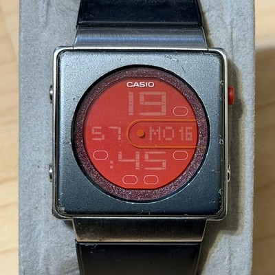 Casio Futurist LA-2001-1A Vintage Digital Watch 2999 Mod Red
