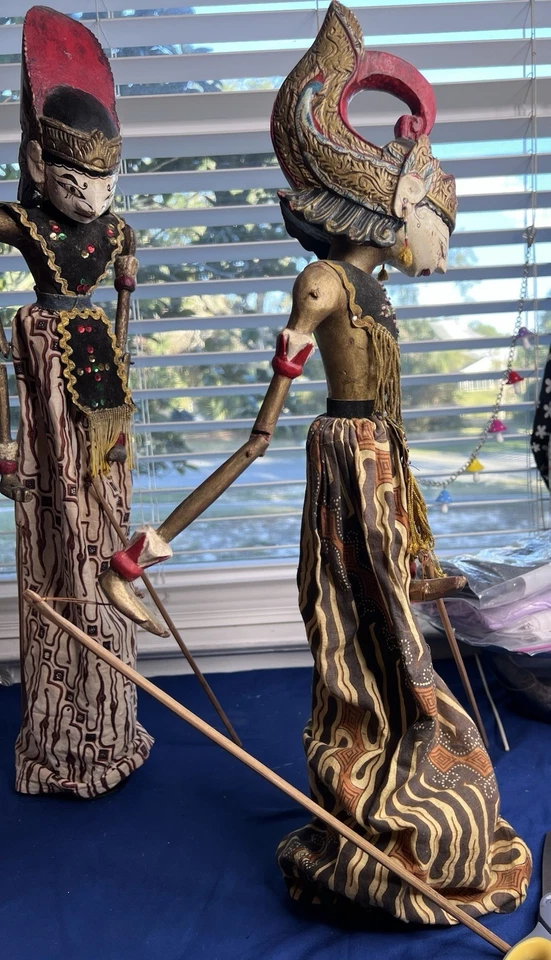 Винтажная пара кукол Wayang Golek на подставках из зеленого стекла ручной работы - Изображение 4 из 4