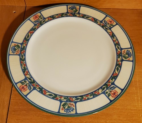 Tognana Italy Floral / Berries Porcelain Dinner Plate, 11" , Excellent - Picture 3 of 6