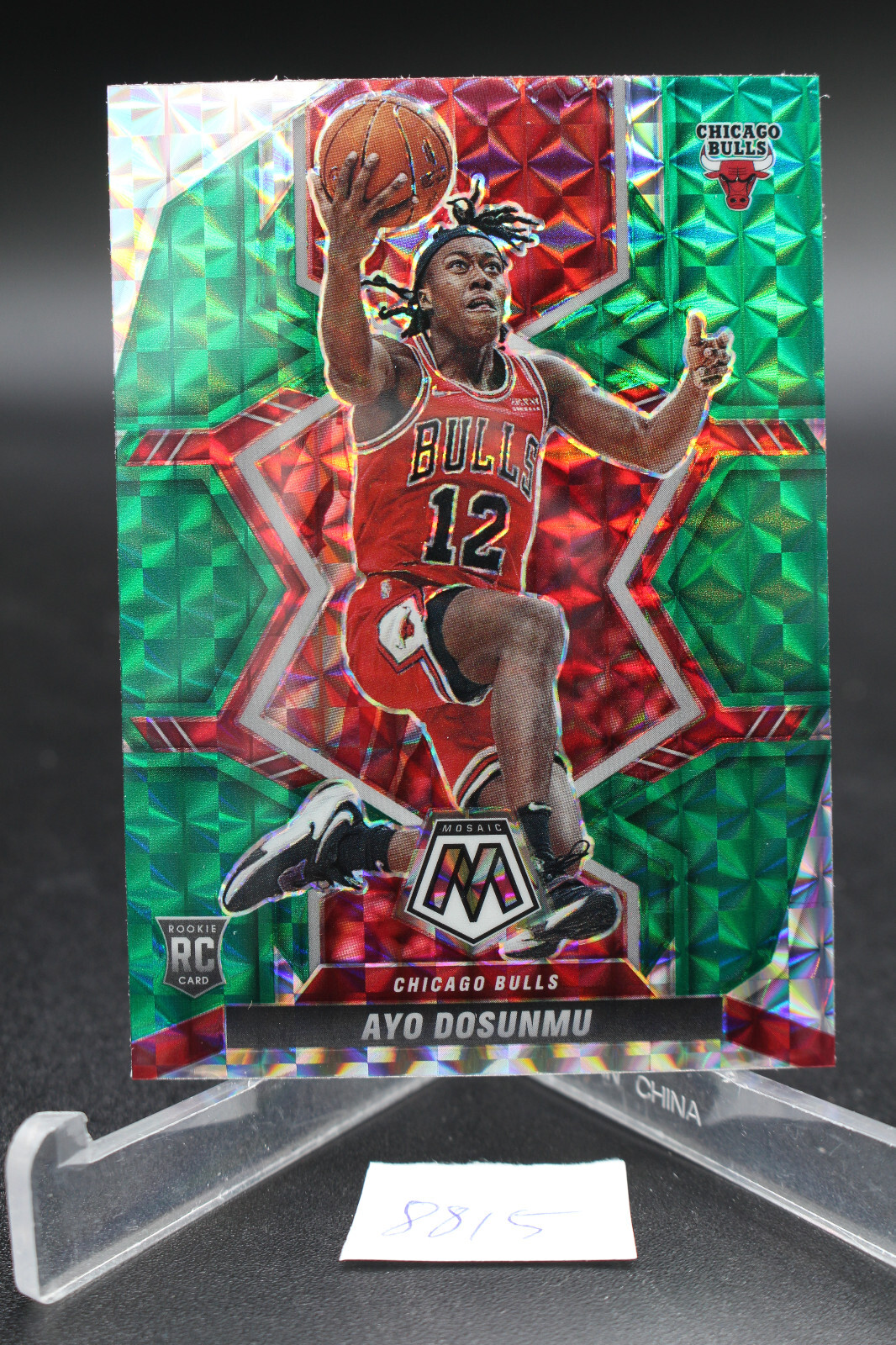 2021-22 Panini Mosaic - Rookies Green Mosaic Prizm #233 Ayo Dosunmu (RC)