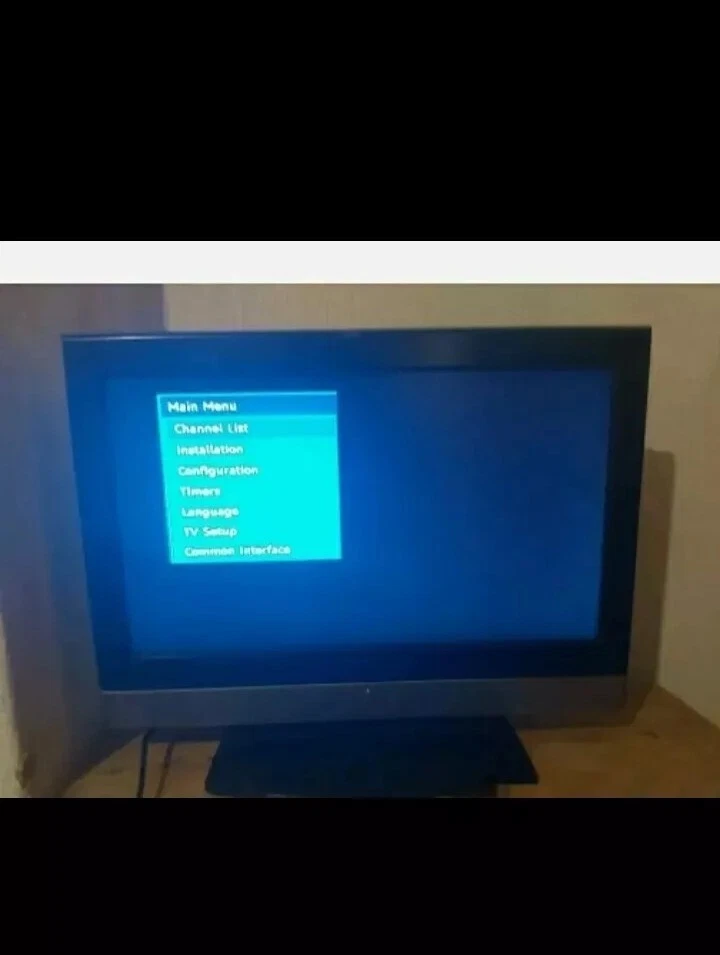 Hitachi L26H01U 26" 720p HD LCD Television Excellent Condition  - Image 2 of 4