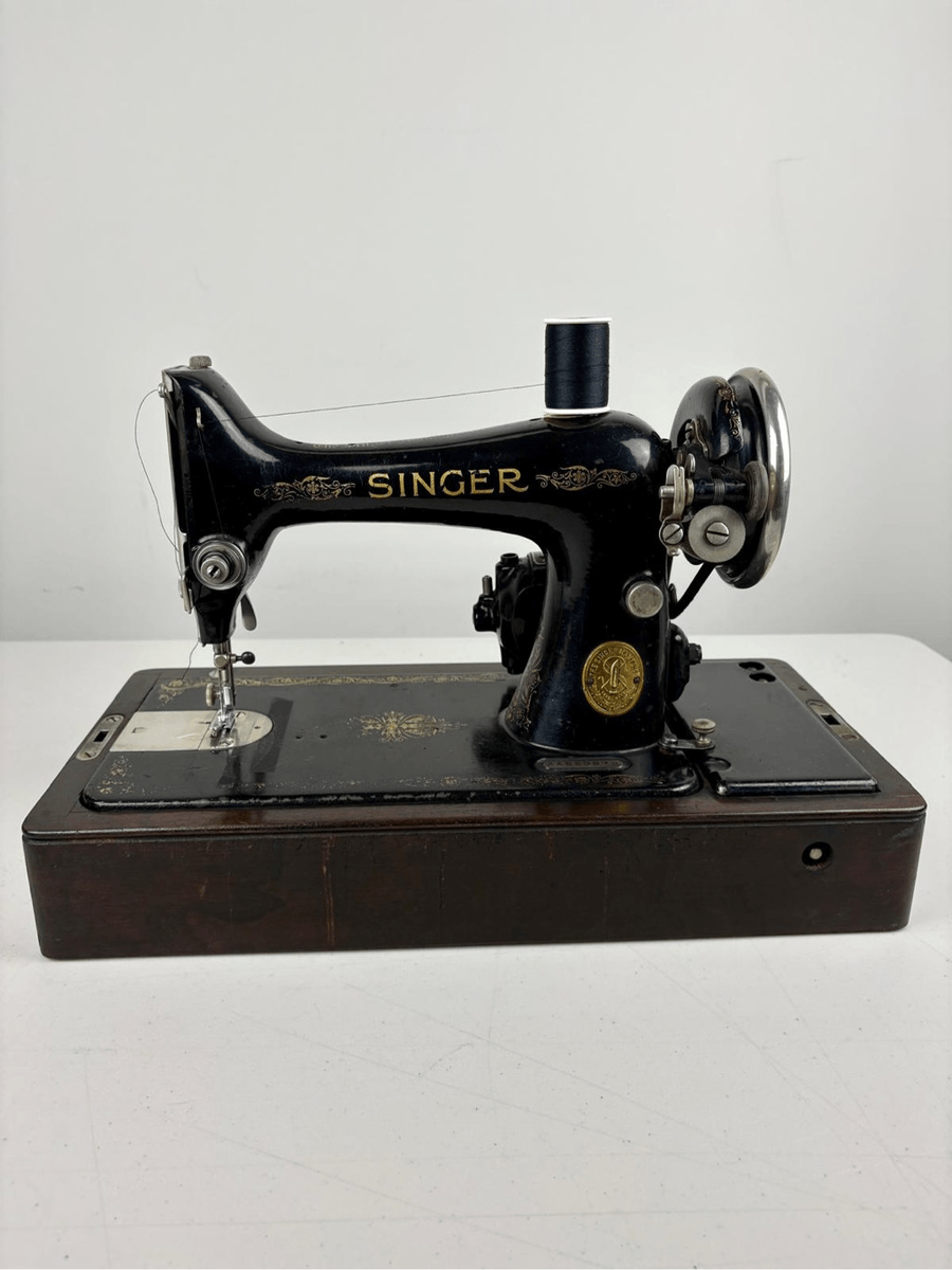 Antique 1925 Singer Sewing Machine AA553973 - Working- No Foot