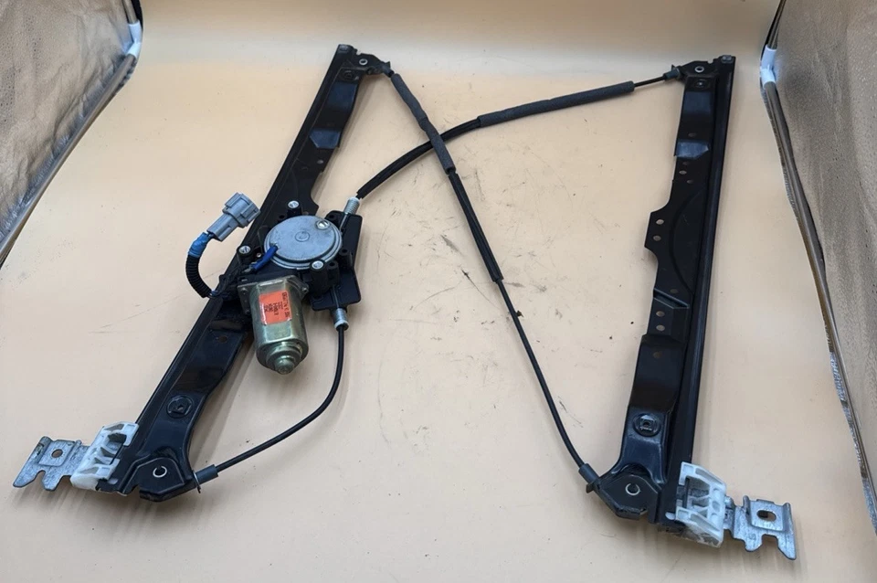 2004 -2005 Nissan Titan Power Window Regulator and Motor Passenger Front OEM - Image 2 of 4