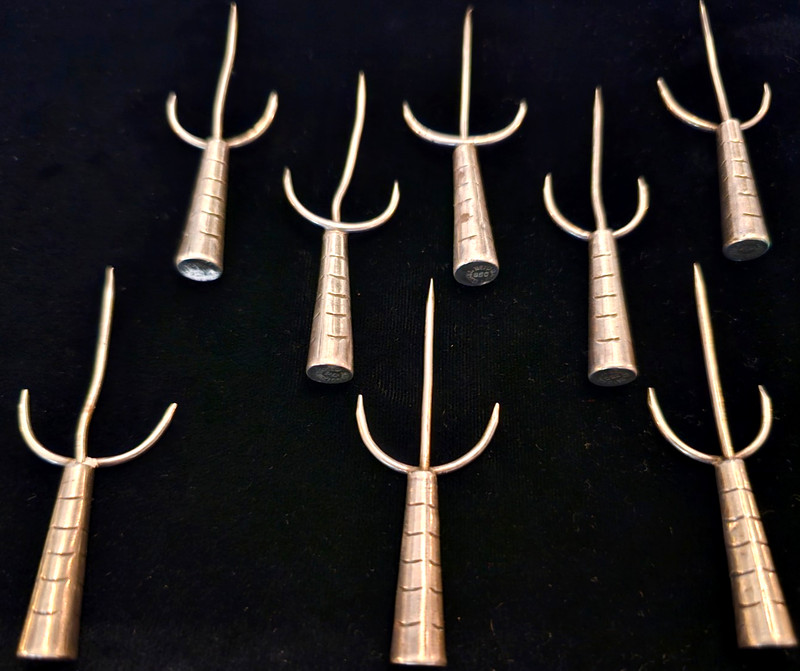 Set of 8 Vintage Sterling Silver & 950 Silver Tridents - 29.1 grams