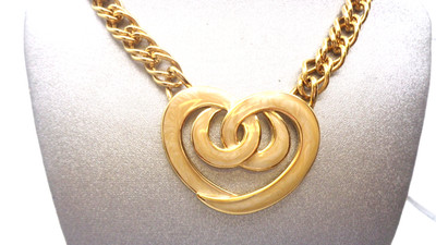 Vintage Napier Gold Tone Chunky Chain Choker Enamel Heart Pendant Necklace