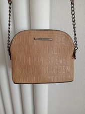 Borsa a tracolla Steve Madden marrone chiaro. Ottime condizioni.