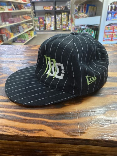 Vintage Monster Energy Drink Hut DC Collab Nadelstreifen City groß tailliert Gr. 7