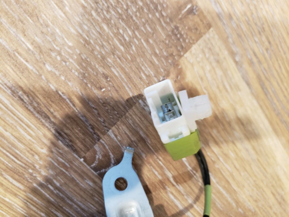 Conjunto de antena amplificador OEM TOYOTA YARIS 2006-2012 1,5 L 86300-52340 Foto 3 de 4