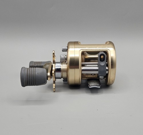 Carrete de baitcasting redondo dorado vintage Shimano Calcutta 50 Japón - Imagen 7 de 10