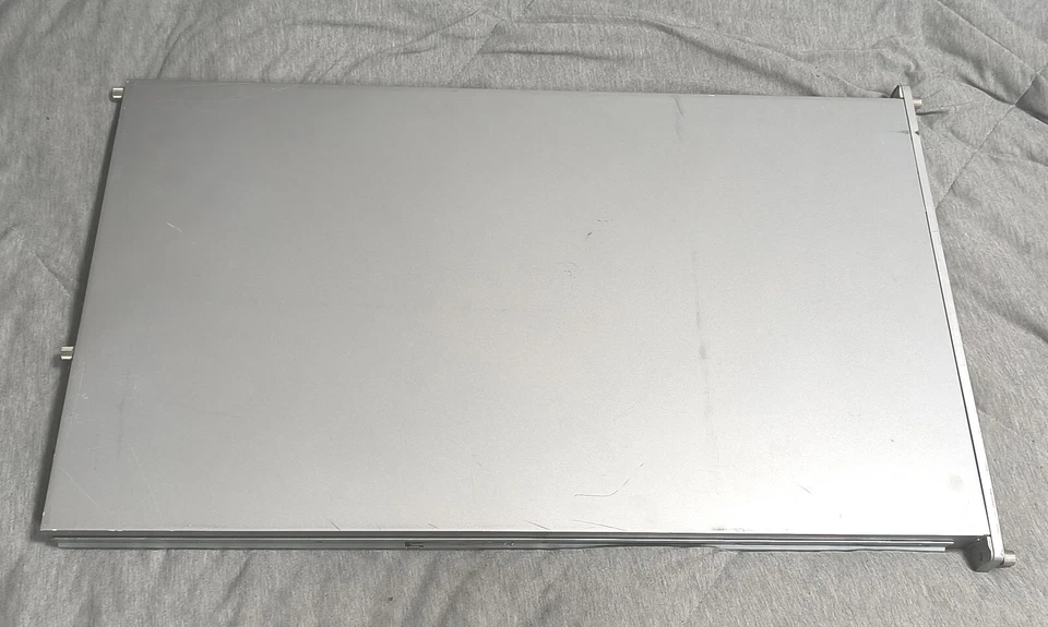 Apple Xserve Late 2006 - A1196 - 8GB RAM 3.00 GHz quad Xeon - no drives, bad GPU - Image 2 of 4