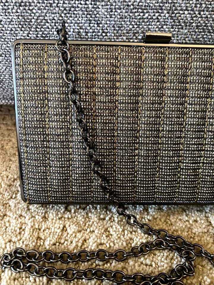 Bolso de Hombro SONDRA ROBERTS Dorado Plata Carcasa Dura Cadena Foto 2 de 4