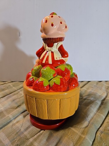 Vintage Strawberry Shortcake Music Box Ceramic Works American Greetings - Picture 4 of 16
