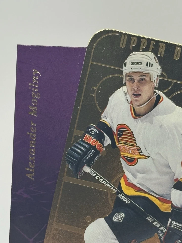 1995-96 SP Stars/Etoiles Die-Cut Gold Parallel Alexander Mogilny #E28 - Image 3 of 4