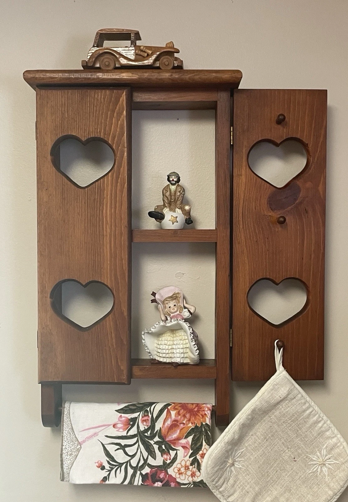 VTG Wood Wall Cabinet Heart Cut Out Spice Rack Towel Bar Country Cottage 21" HTF