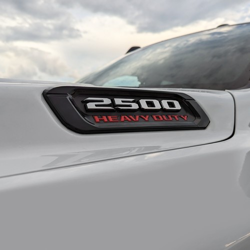 Superposición de vinilo oscurecido de eliminación de cromo para Ram 2500 2019+ insignia emblema capó - Imagen 4 de 5