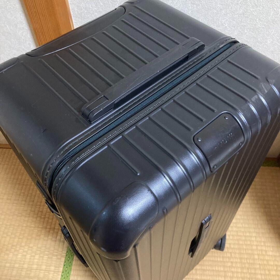 Rimowa Essential Trunk Plus 89L Black 4-wheels Carry Case Rimowa Essential Trunk Plus 89L Black 4-wheels Carry Case