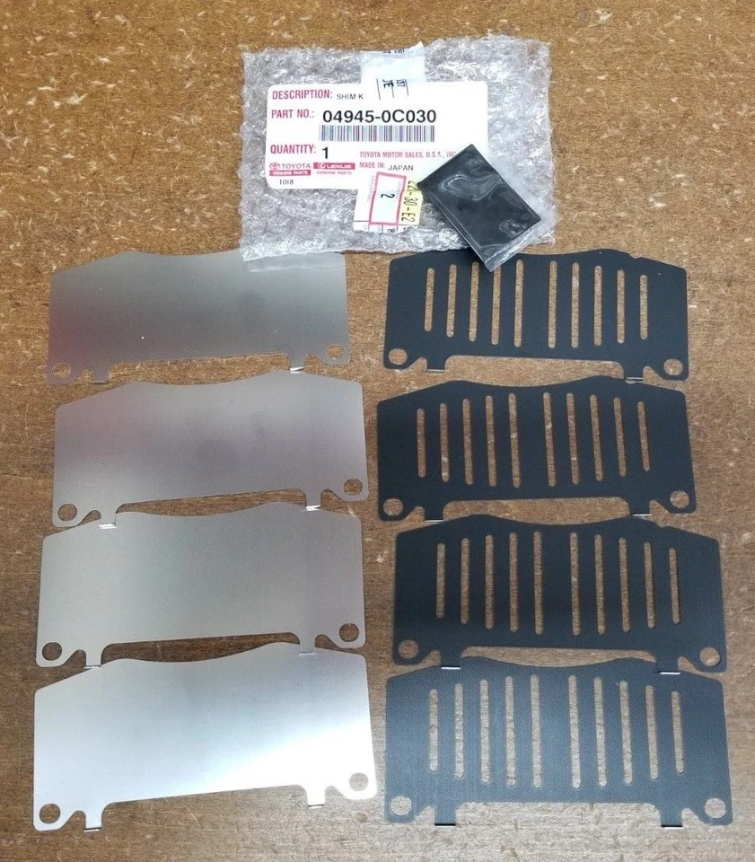 Pastilhas de freio dianteiras originais do fabricante Toyota Tacoma 2005-2015 cerâmica com calços 04465-AZ200 - Imagem 2 de 4