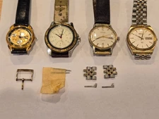 4 WATCHES AND ASSORTED PARTS FOR RESTORATION/PARTS