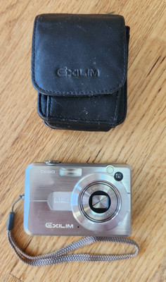 Casio EXILIM EX-Z850 8.1MP Digital Camera w/ Battery + Case - READ - Free Ship