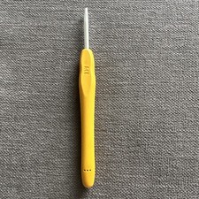 Woobles Ace the Squirrel crochet hook 4.0mm