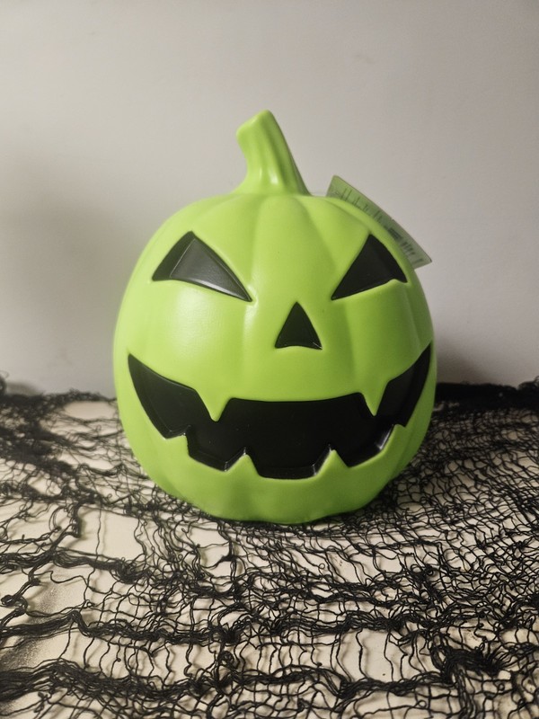 Halloween Blacklight reactive " Green" Battery Operated 9"  Pumpkin. New
