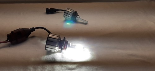 2 USED SYLVANIA 9005 LED FOG LIGHT BULBS FOG/POWERSPORT BULB OFFROAD USE ONLY - Picture 4 of 6