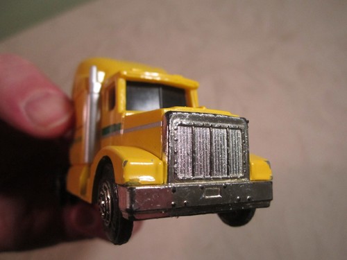 Semirimorchio giocattolo in acciaio giallo ERTL John Deere - Foto 5 di 10