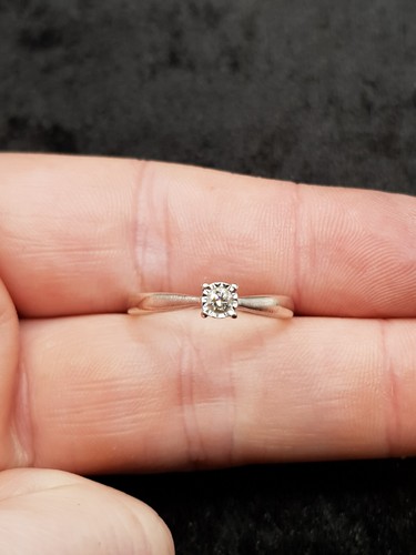English 9ct Gold 0.08ct Diamond Solitaire Ring . UK Size N 1/2. 375. DIA. 🇬🇧 - Picture 2 of 15