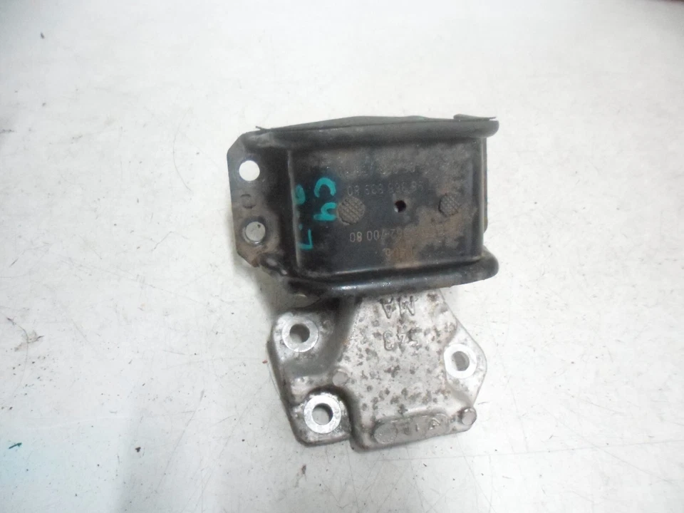 CITROEN C4 2007 1.6 PETROL OSF DRIVER SIDE FRONT ENGINE MOUNT SUPPORT BRACKET