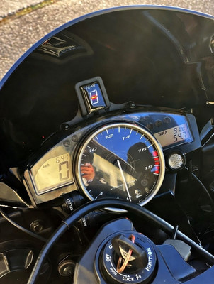 Ganganzeige Halter für Yamaha R6 & R1   stabile Cockpit Lösung | einfache Montag
