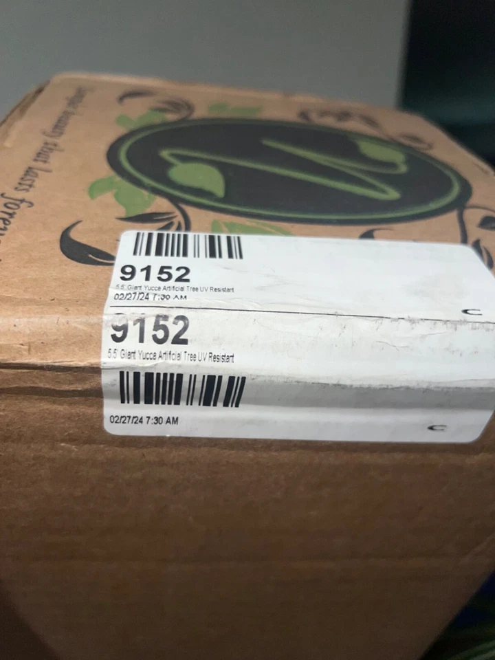 NUEVO árbol artificial yuca gigante casi natural de 5,5' resistente a los rayos UV Foto 4 de 4