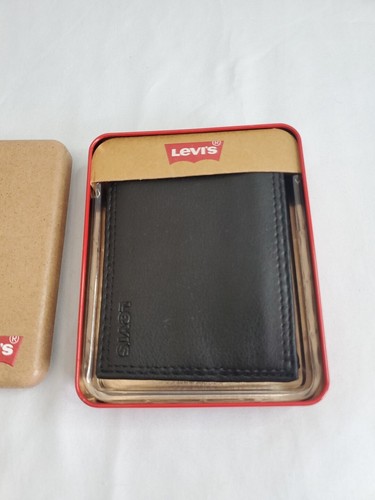 Levi's Leather Bifold Wallet Men's Black RFID Protection 6 Slots NEW - Picture 2 of 6