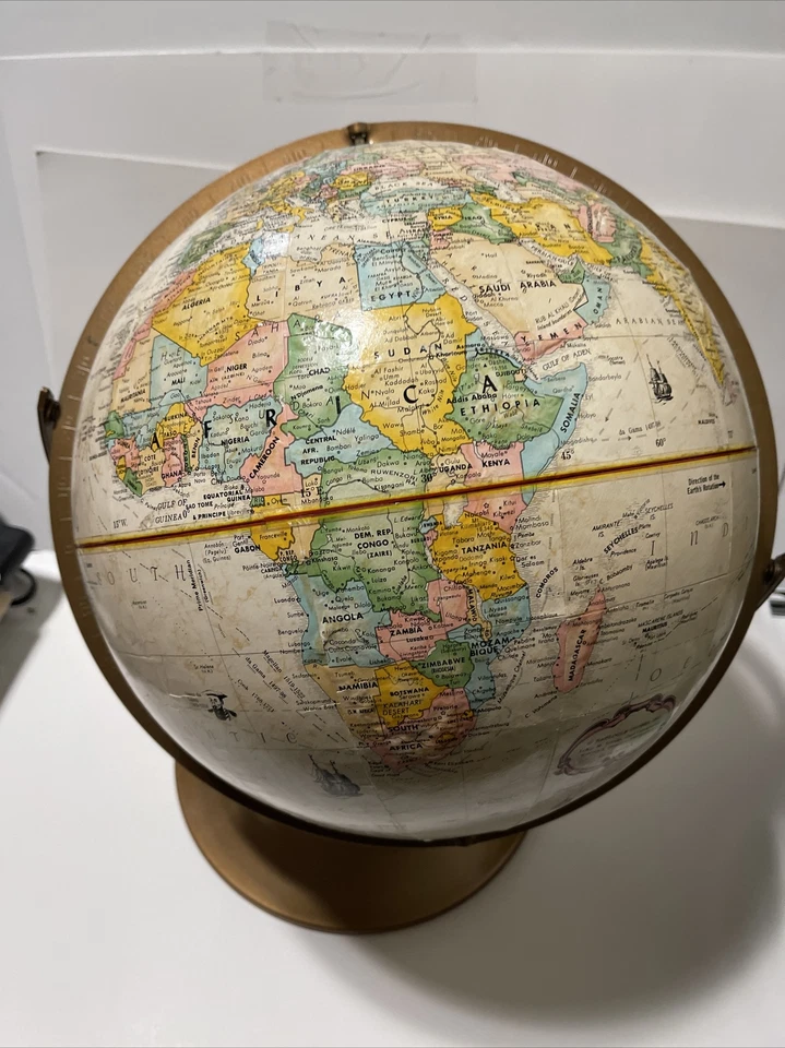 Globemaster Vintage Repogle 12 Pulgadas Color Beige sobre Soporte Metal Foto 4 de 4