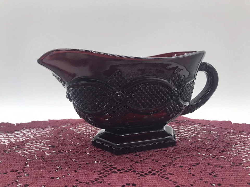Servidor de salsa vintage Avon Cape Cod 1876 Gravy Boat vidrio rojo rubí Foto 2 de 4