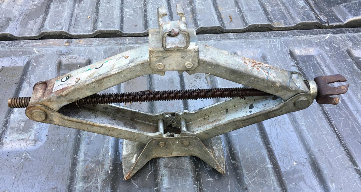 Toyota Car Scissor Jack Aisin motor Japan vintage No Handle screw