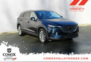 Sunroof, heated seats, leather interior, cross traffic alert, 3rd row seating, MP3 player, HD radio,