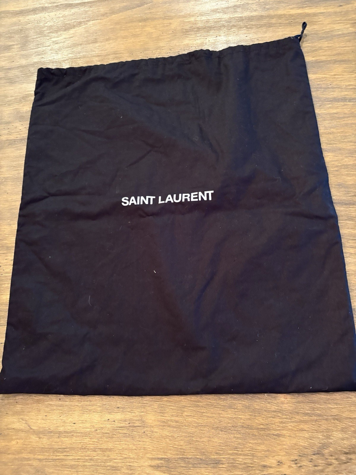 saint laurent borsa nera XL con coulisse antipolvere