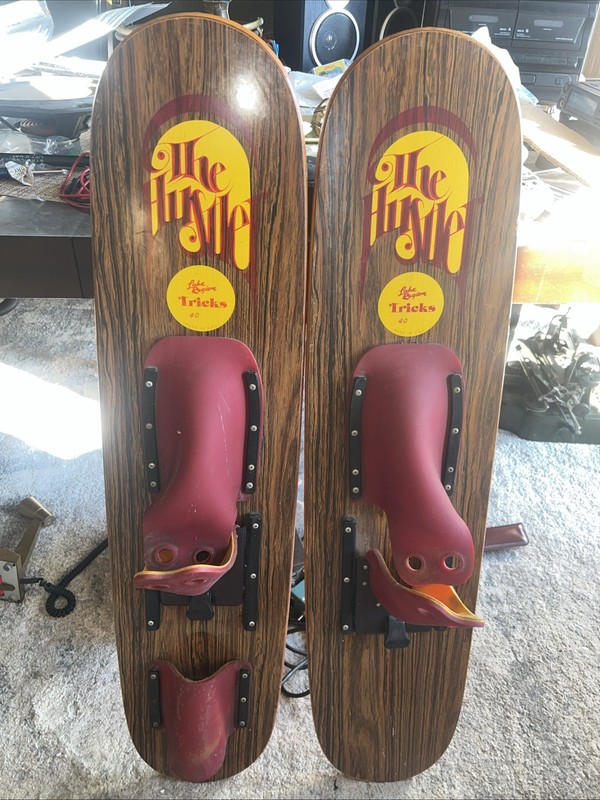 Lake Region “The Hustler” Tricks 40 Pair Of Wood Waterskis LOOK! Great Shape!!