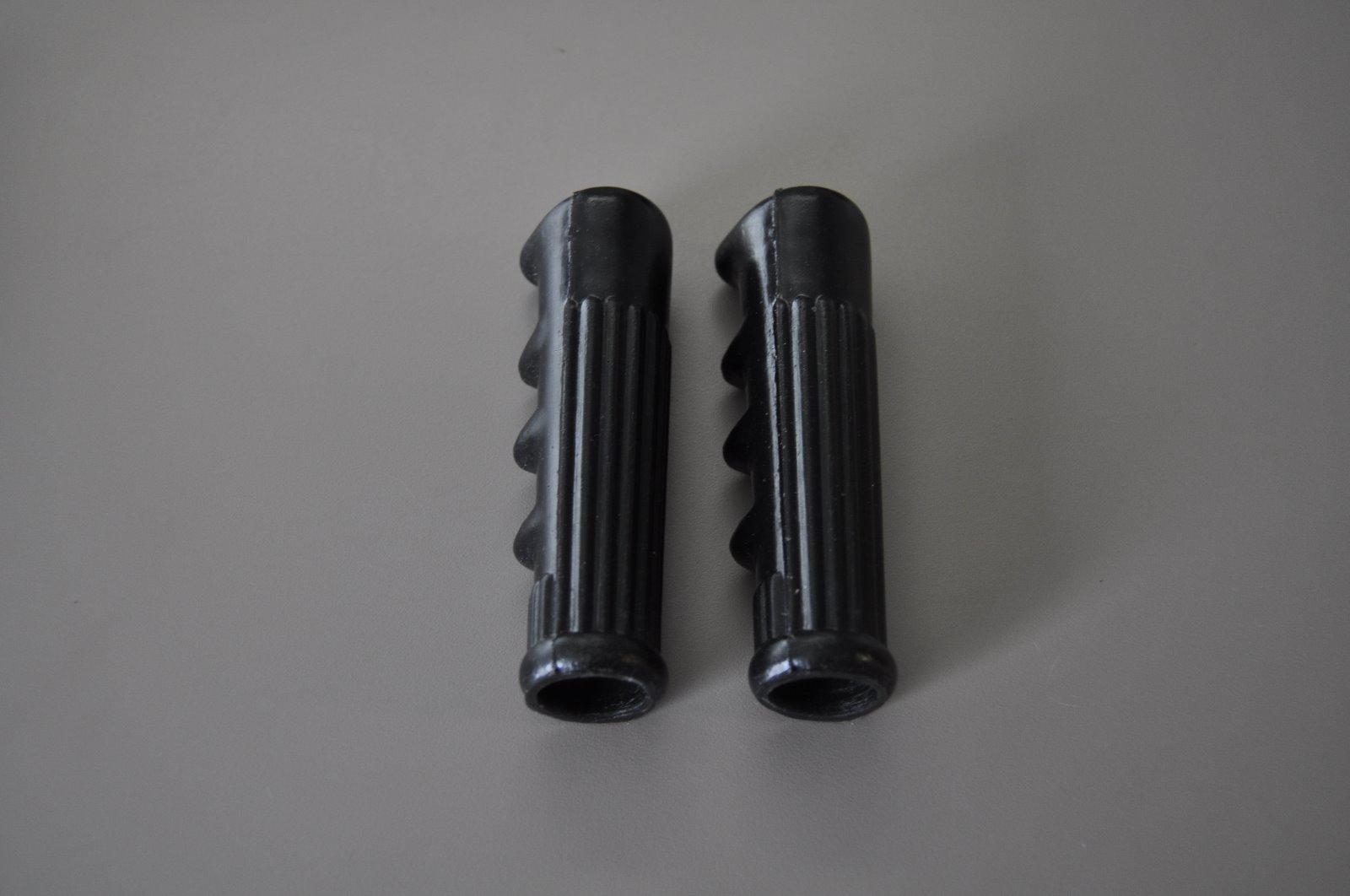 BLACK  BICYCLE GRIPS Prewar Monark /SCHWINN Autocycle  Silverking FOX GRIPS