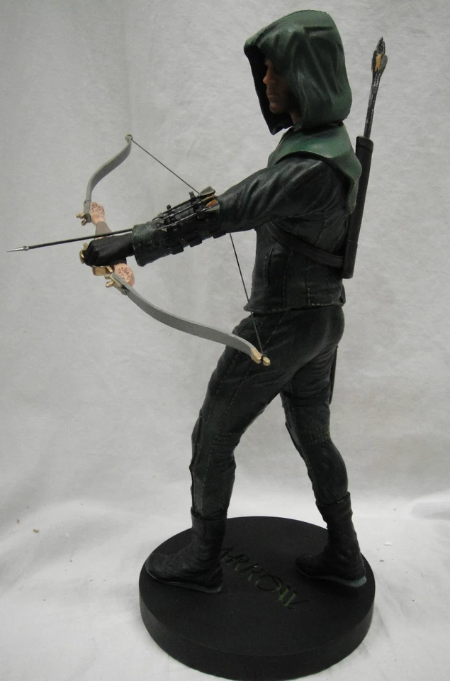 DC Comics Stephen Amell GREEN ARROW TV Series 13 inches STATUE MAQUETTE CW - Image 2 of 4